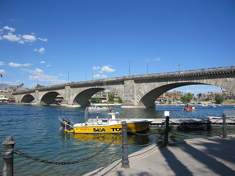 London Bridge in Lake Havasu City, photographed in 2009
